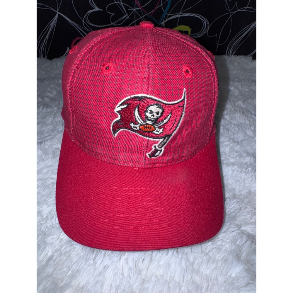 Logo 7 Tampa Bay Buccaneers Hat Mens OSFA Red NFL Snapback Cap